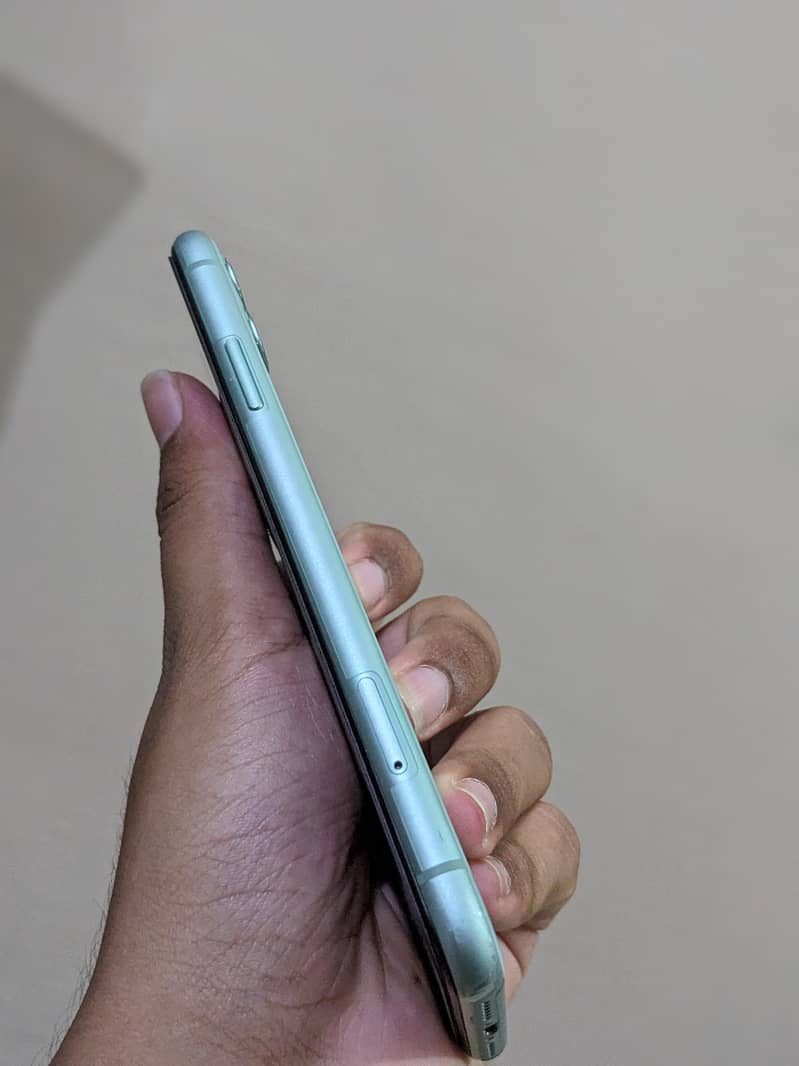Apple iPhone 11 3