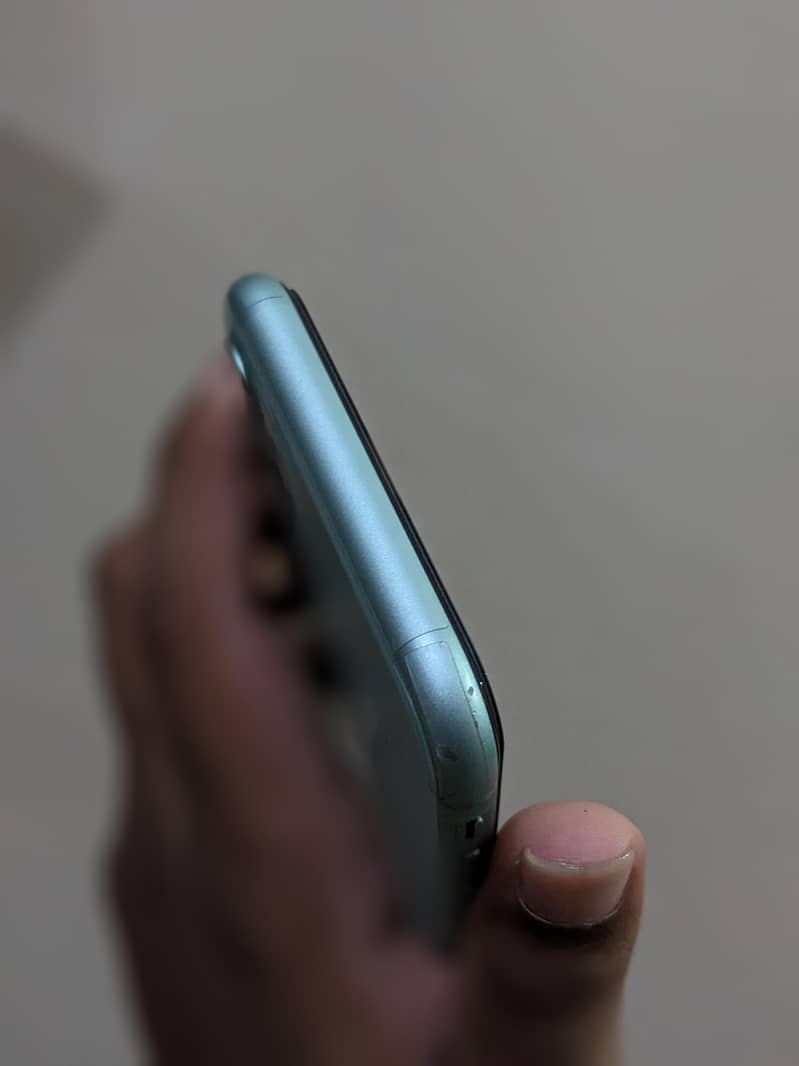 Apple iPhone 11 4