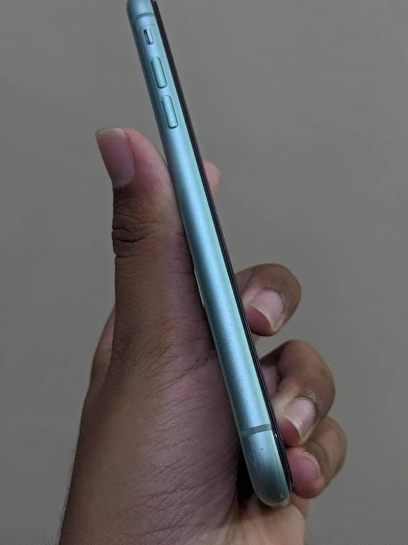 Apple iPhone 11 7