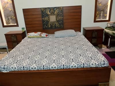 bed for sale king size bed with with side table achi halat Mai hai