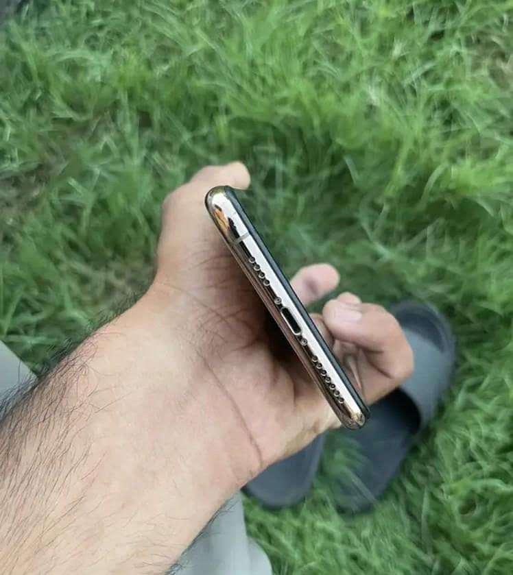 Apple iPhone XS Max 1