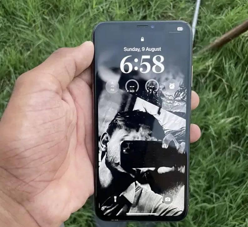 Apple iPhone XS Max 4