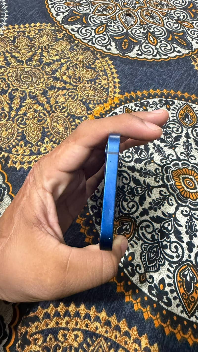 Apple iPhone 12 4