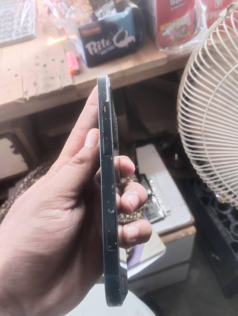 Apple iPhone 13 2
