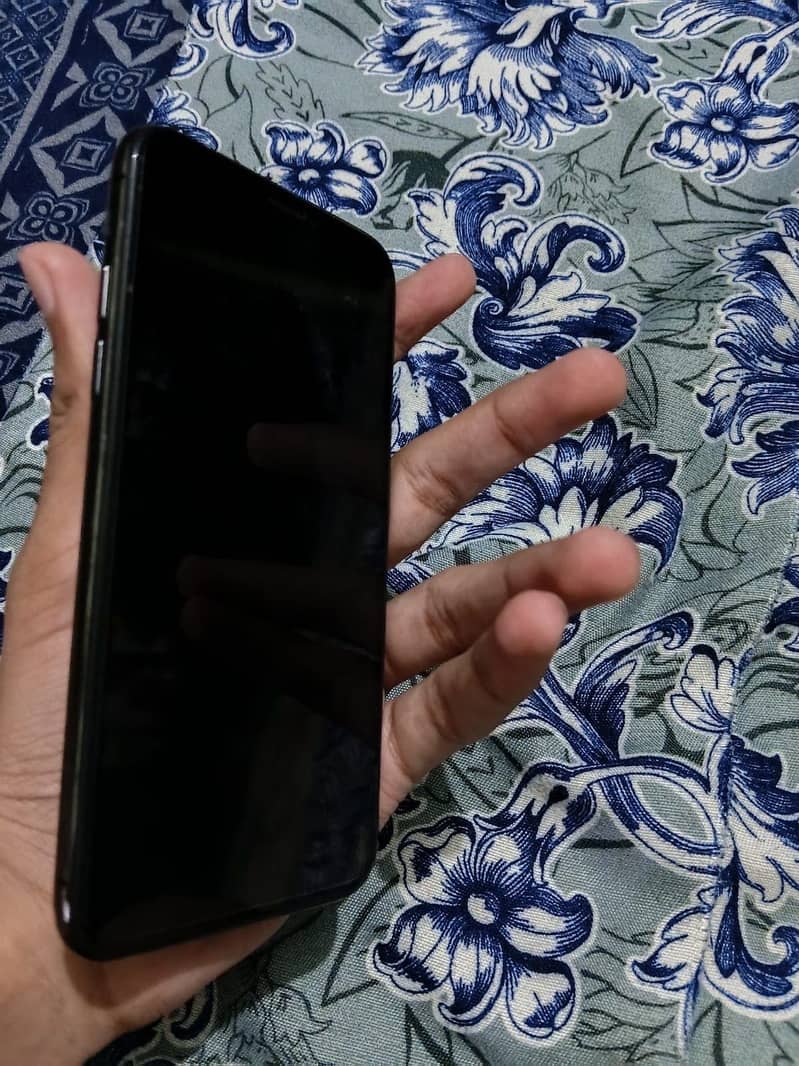 Apple iPhone X 5