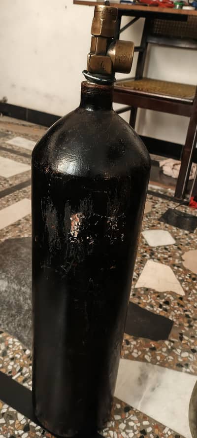 Oxygen cylinder urgent for sale