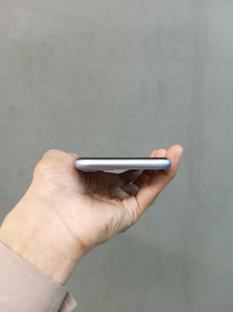Apple iPhone 11 4