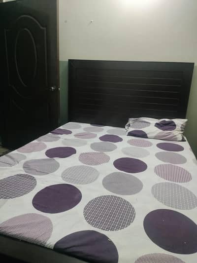 Queen size bed