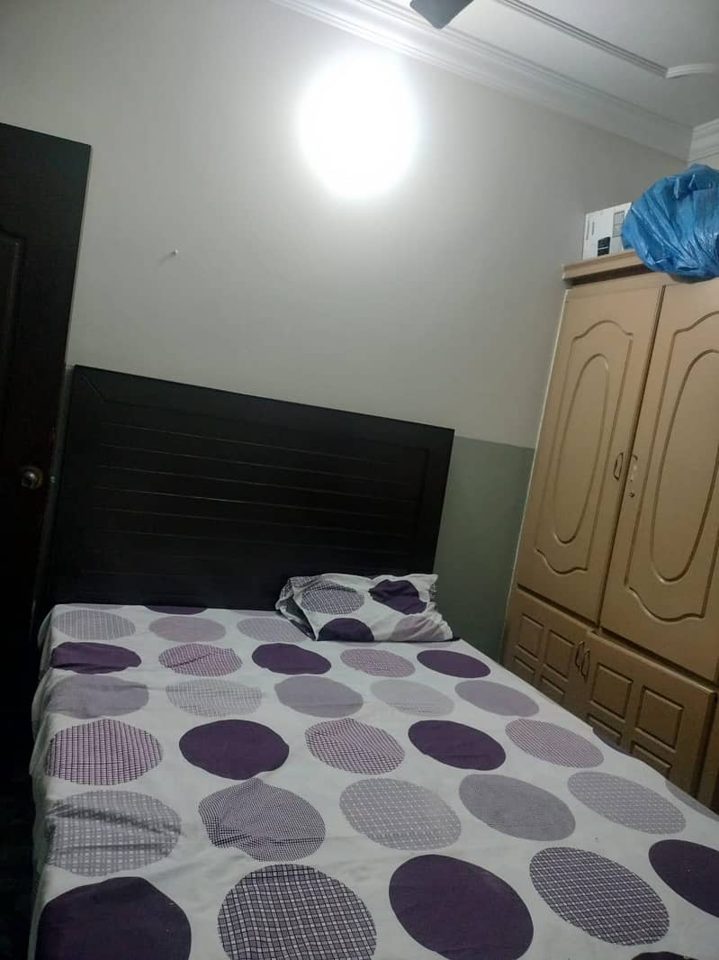 Queen size bed 1