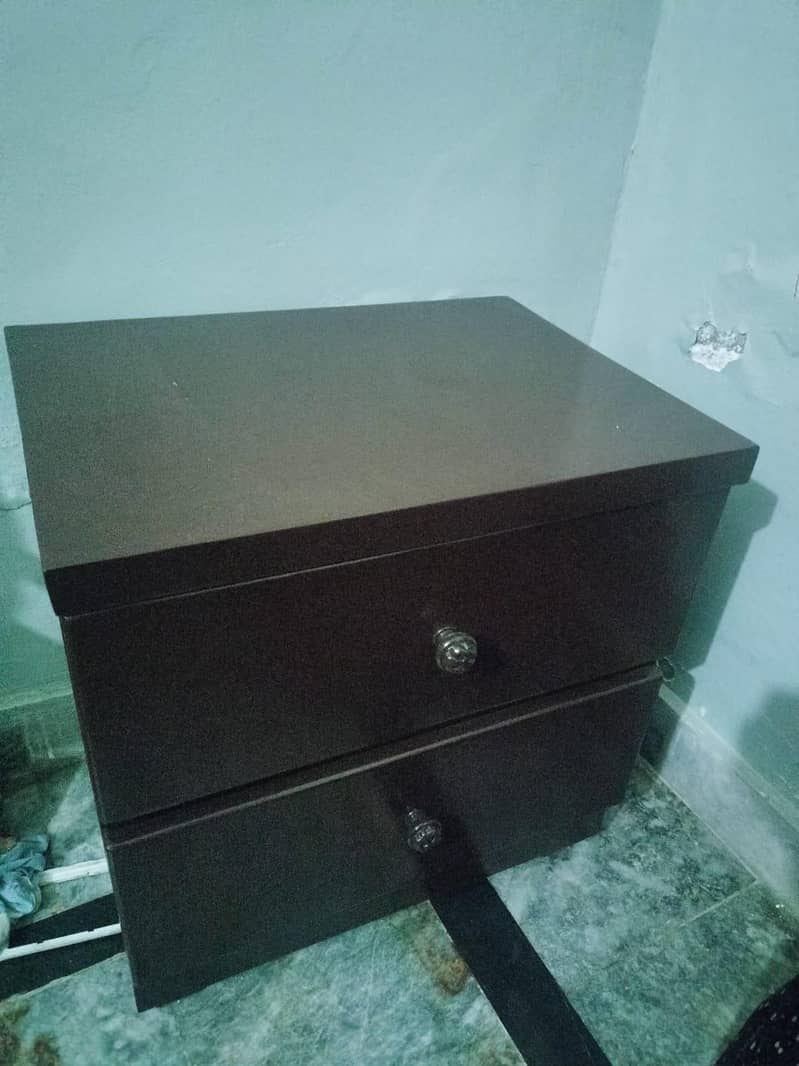 Queen size bed 2