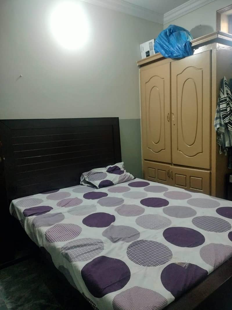 Queen size bed 3