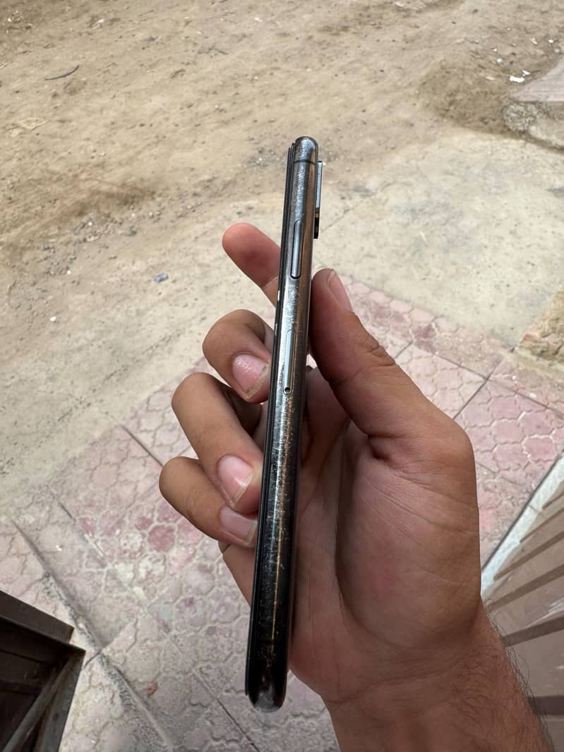 Apple iPhone X 4