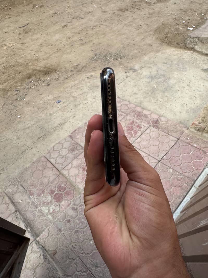 Apple iPhone X 5