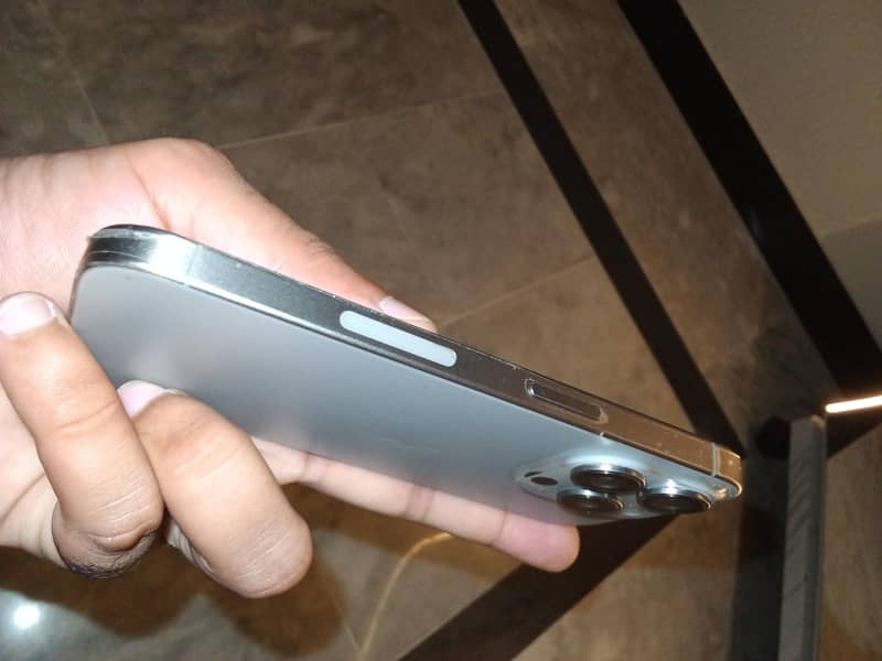 Apple iPhone 15 Pro 1