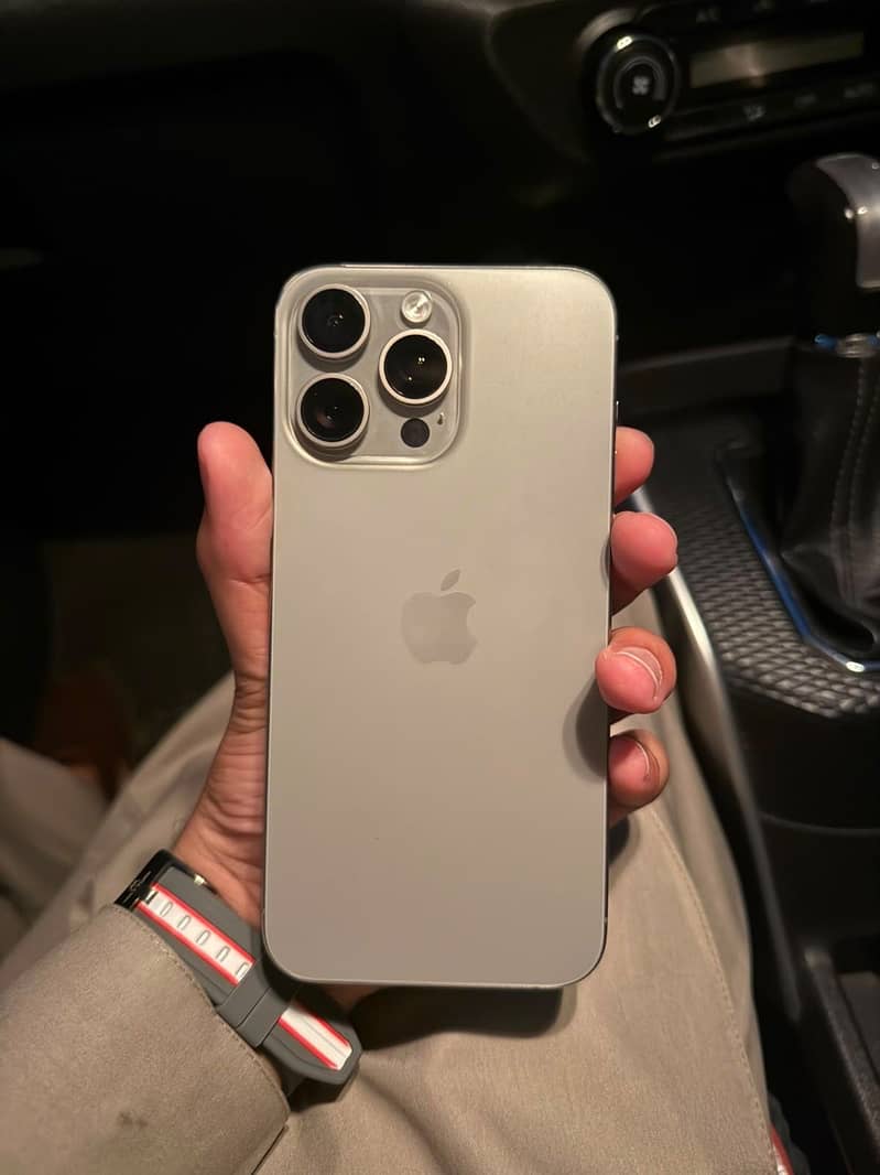 Apple iPhone 15 Pro Max 0