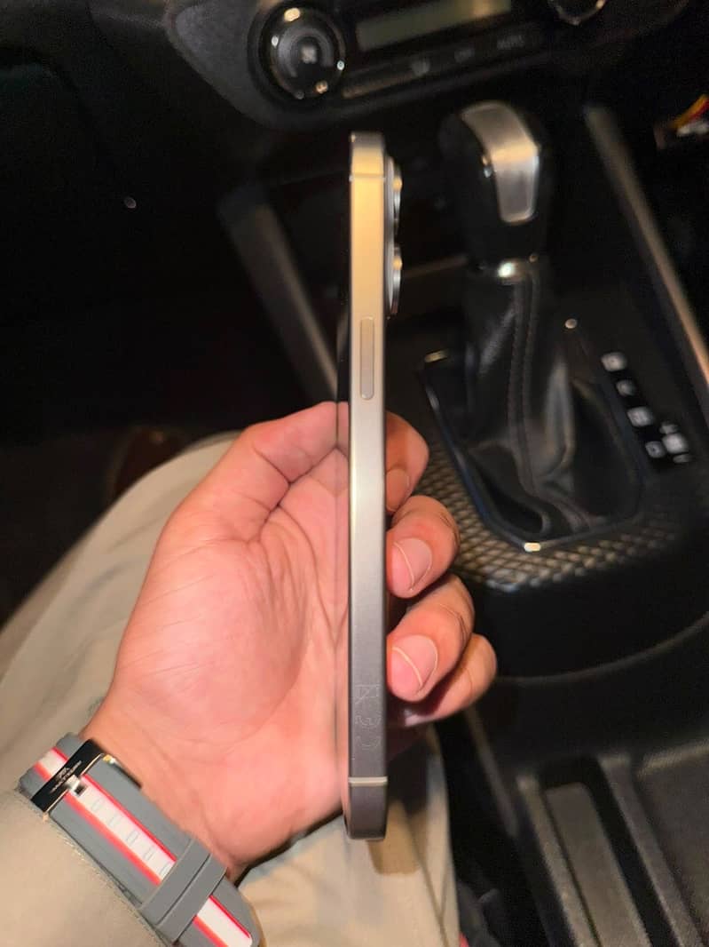 Apple iPhone 15 Pro Max 3