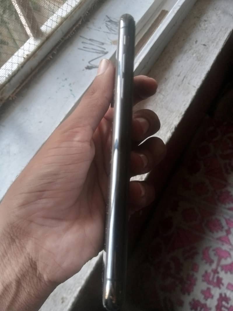 Apple iPhone X 4
