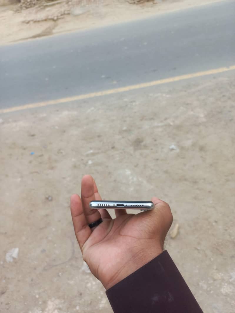 Apple iPhone X 3
