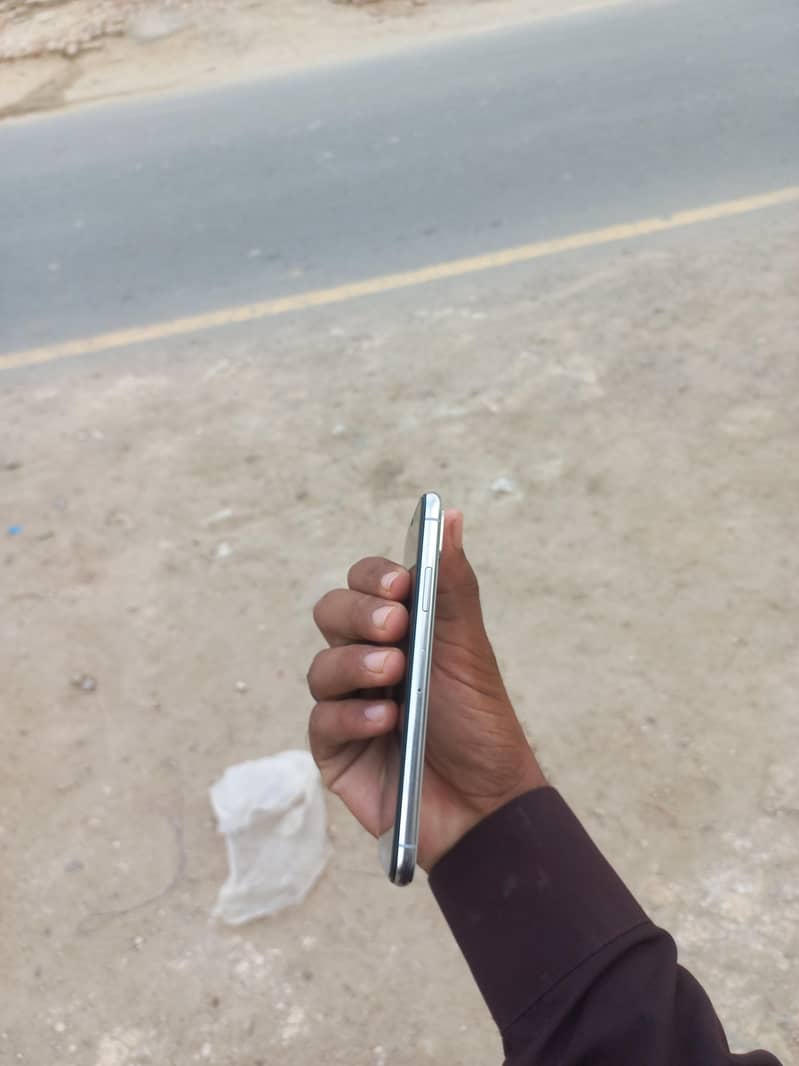 Apple iPhone X 4