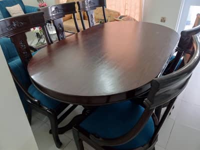 Six seater Wooden Dinnng Table For Sale.
