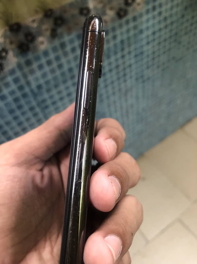 Apple iPhone X 3