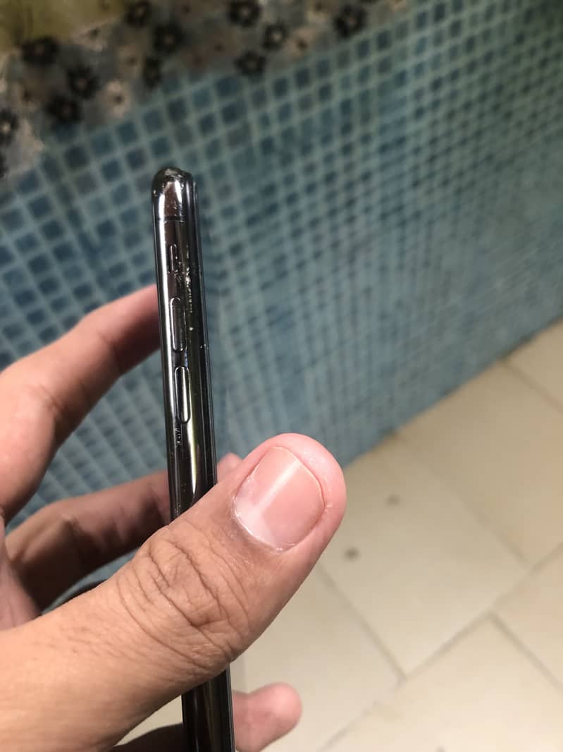 Apple iPhone X 6