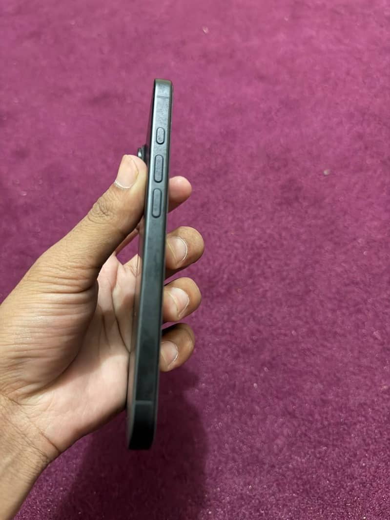 Apple iPhone 16 2