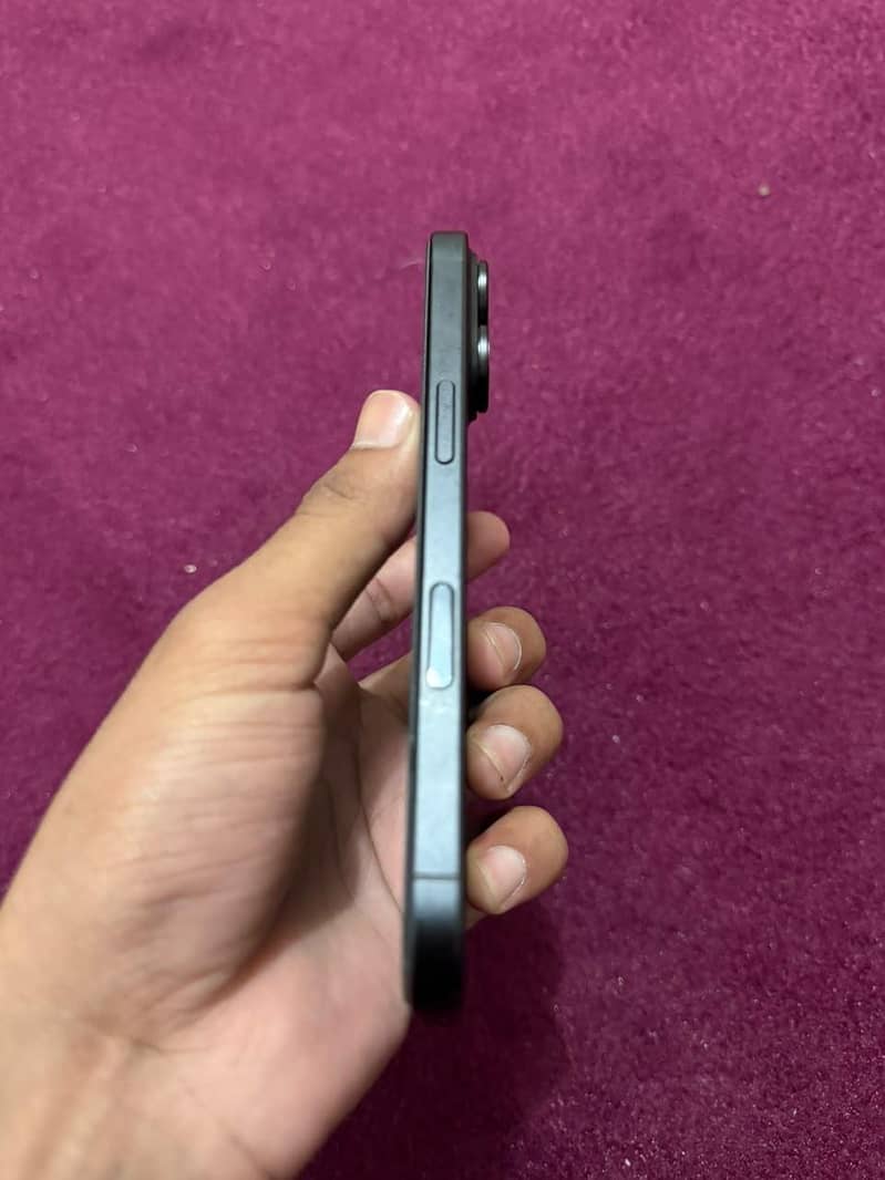 Apple iPhone 16 3