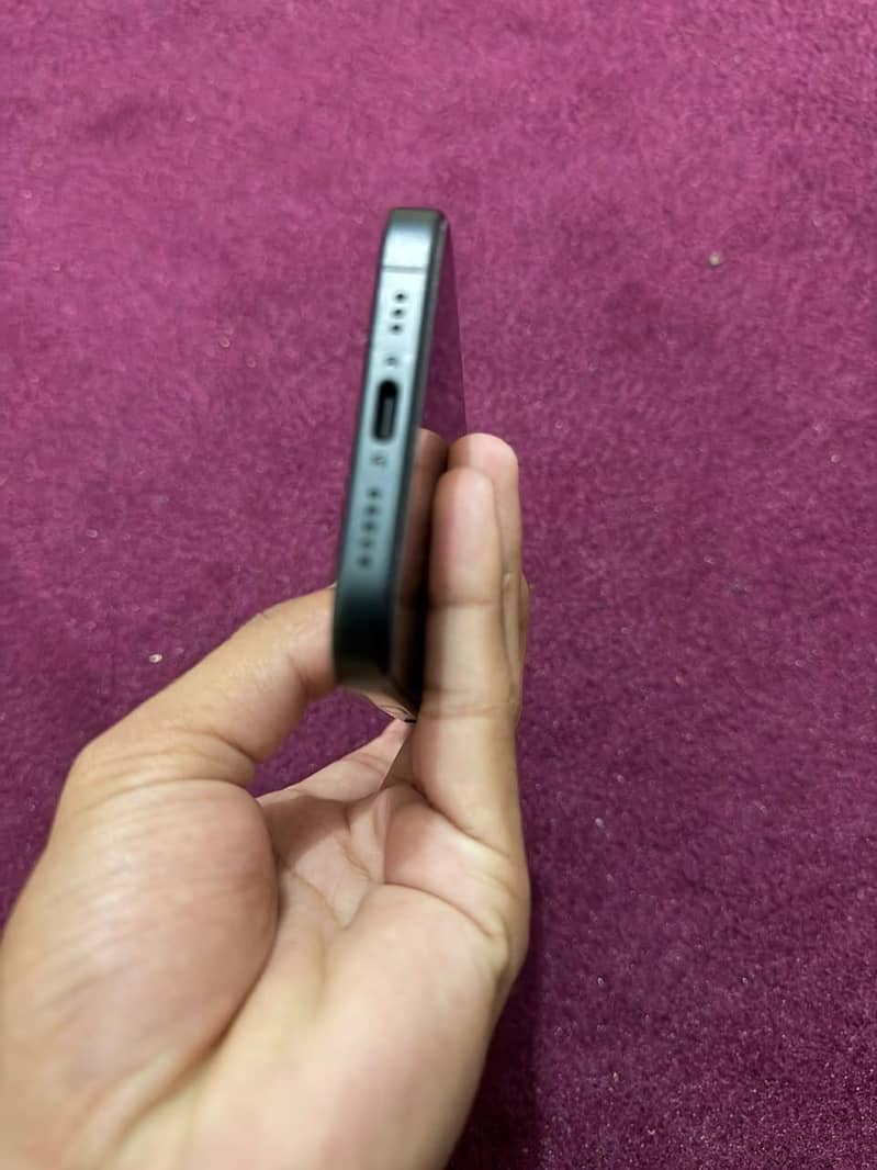 Apple iPhone 16 5