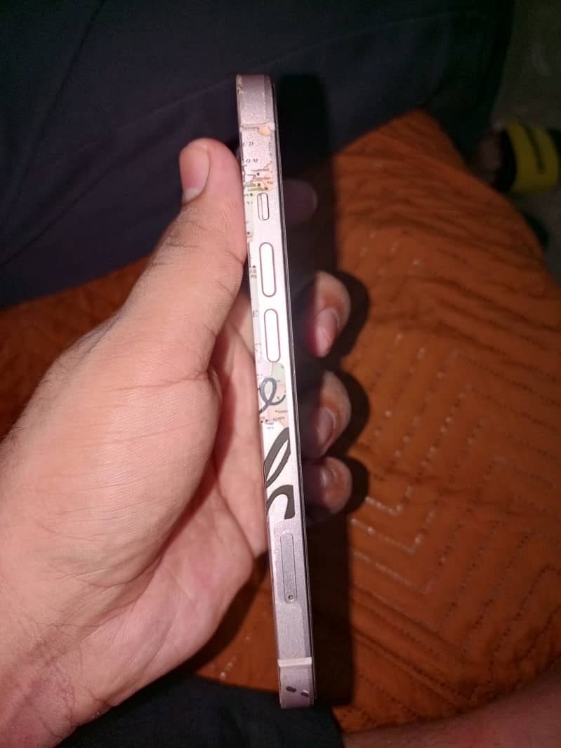 Apple iPhone 13 0