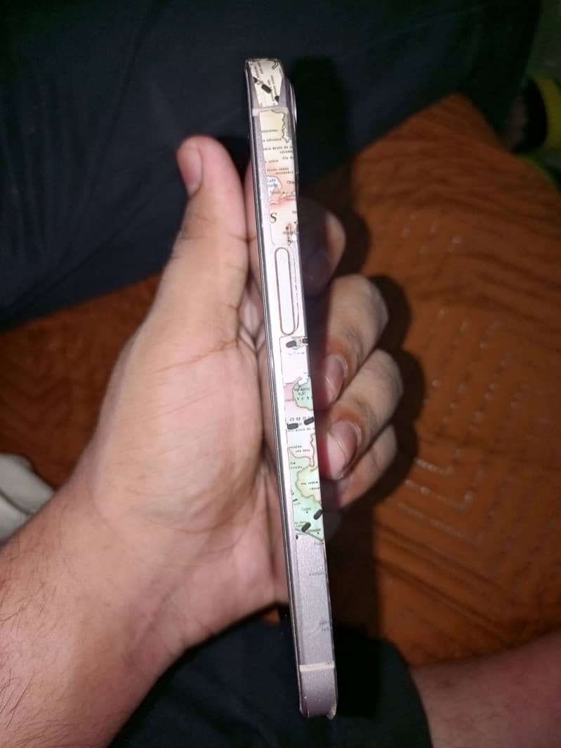 Apple iPhone 13 2