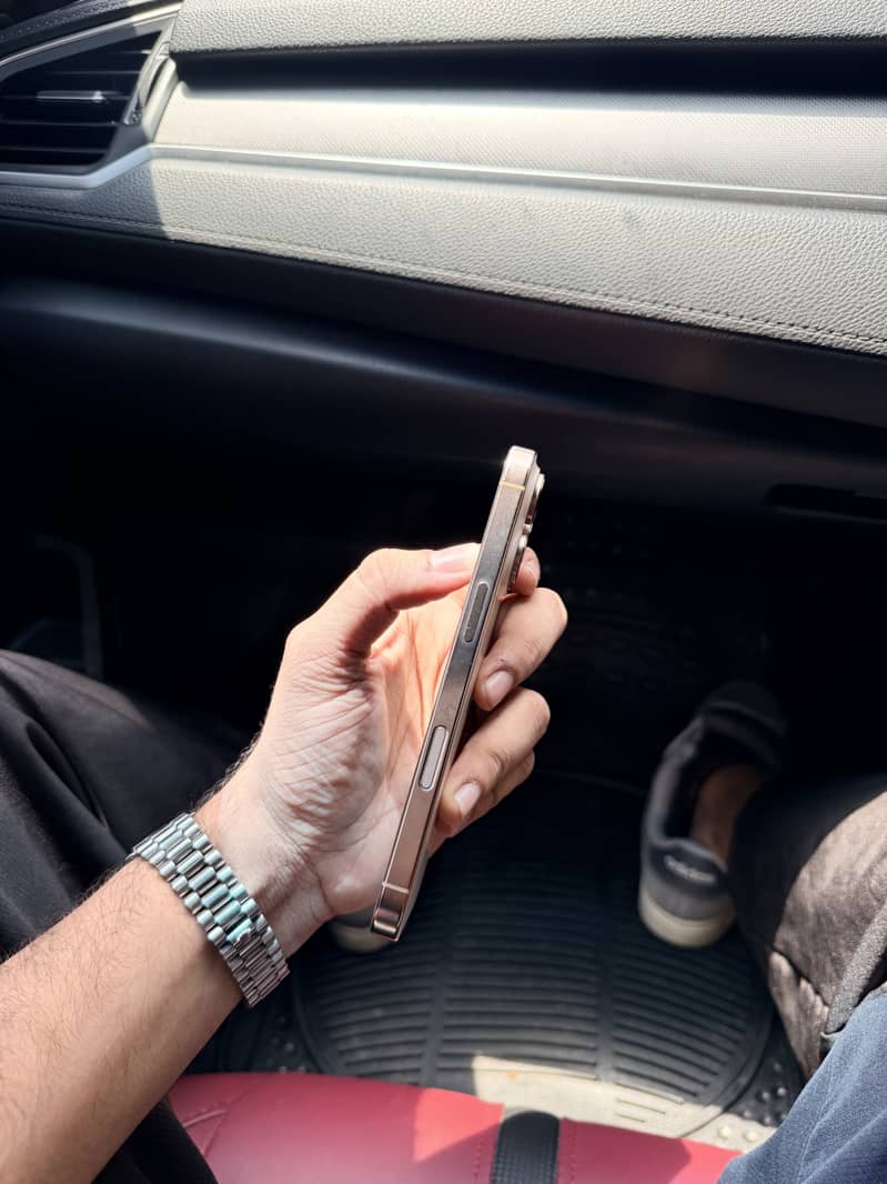 Iphone 16 pro jv 0