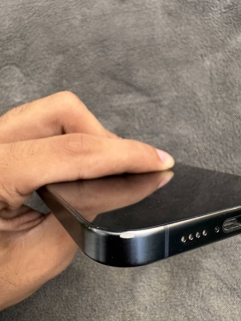 Apple iPhone 15 Pro Max 0