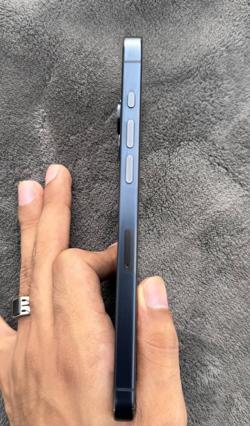 Apple iPhone 15 Pro Max 3