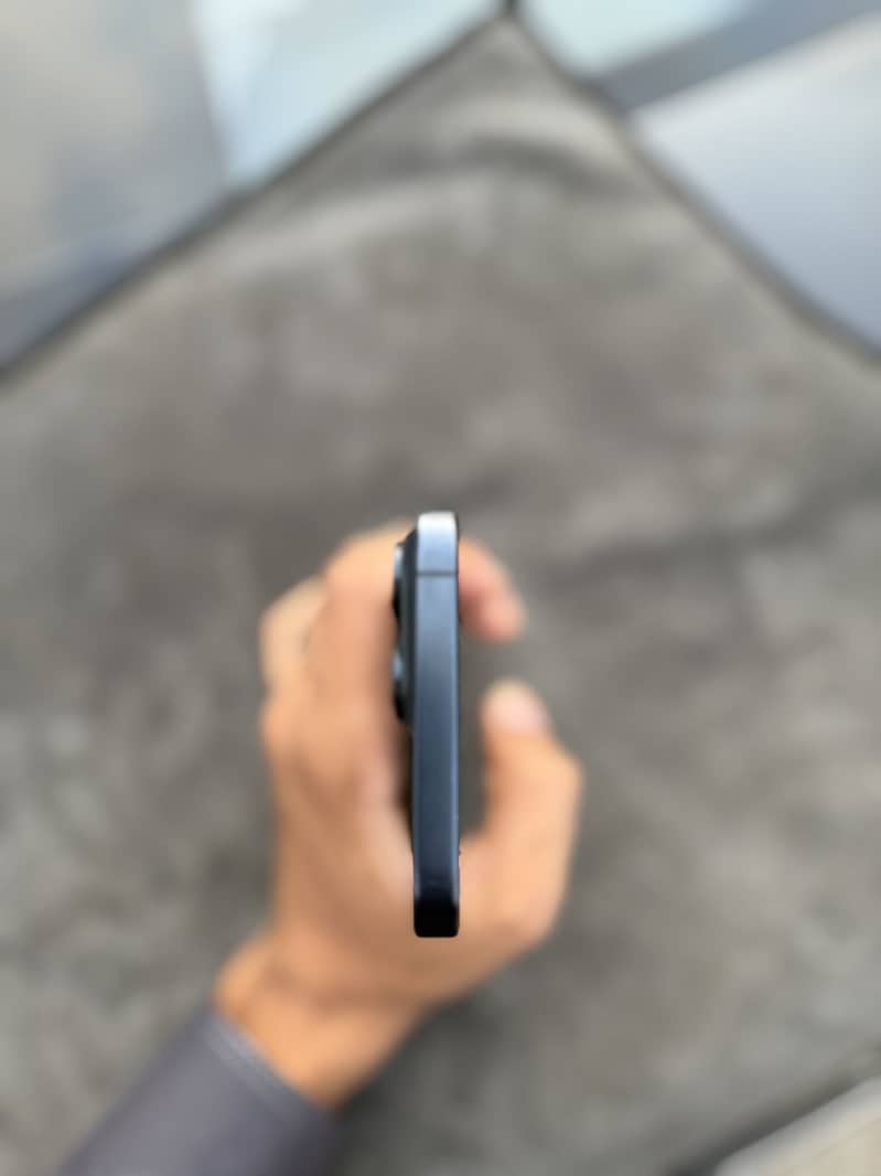 Apple iPhone 15 Pro Max 4