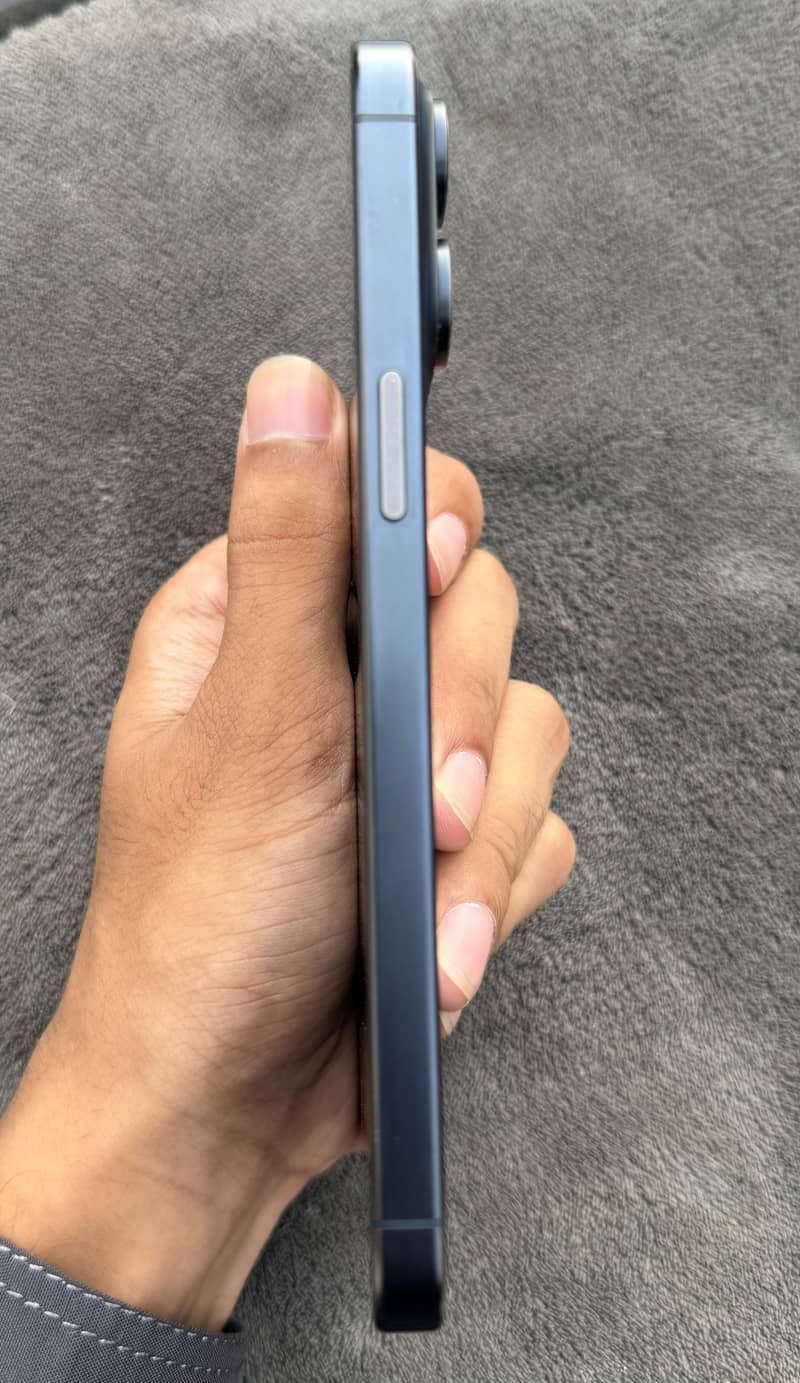 Apple iPhone 15 Pro Max 6