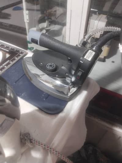 steam iron in good condition