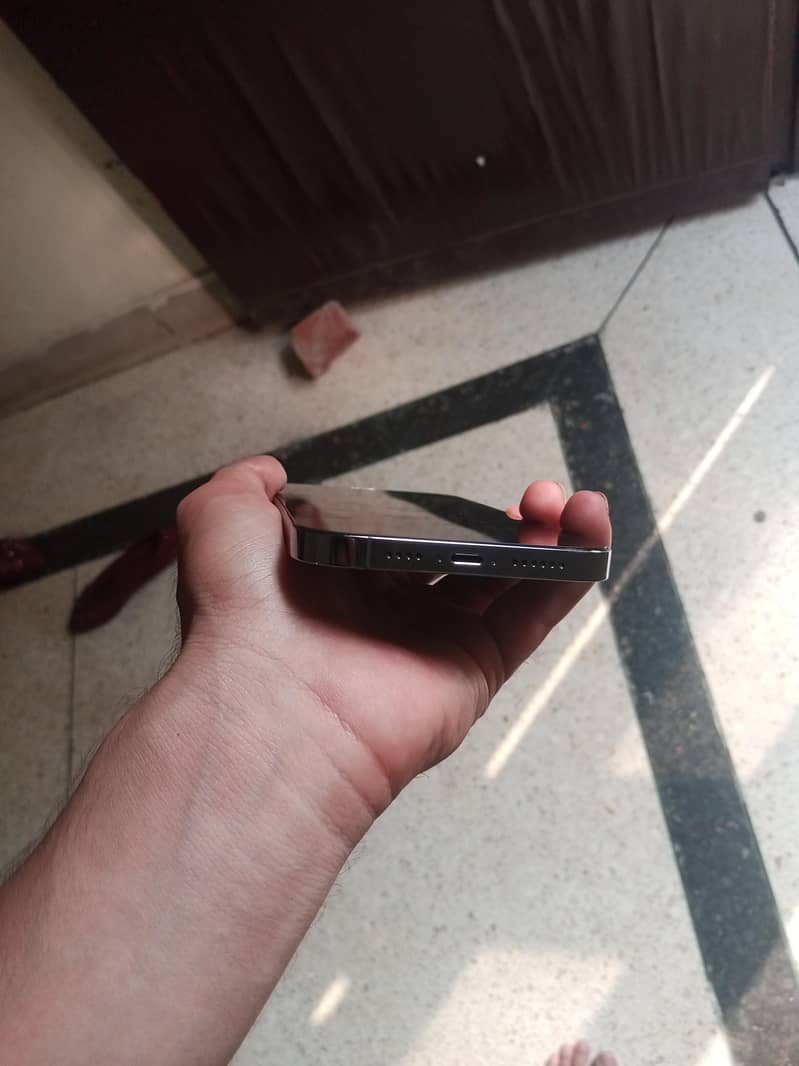 Apple iPhone 13 Pro Max 4