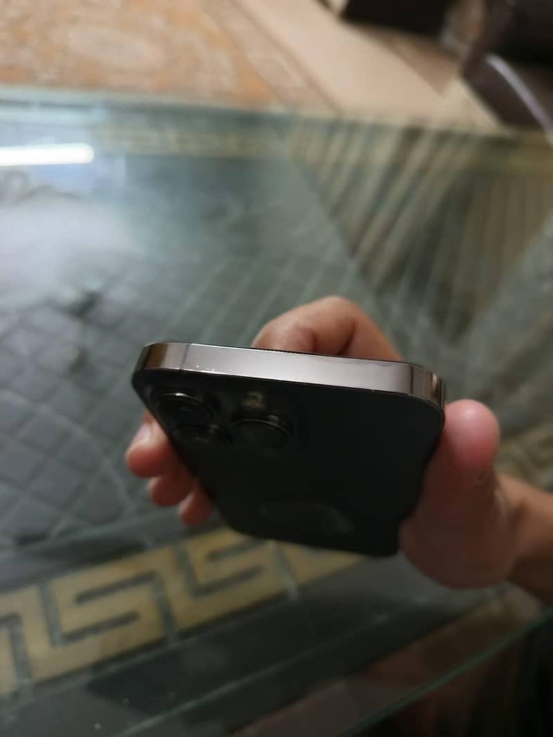 Apple iPhone 13 Pro 2