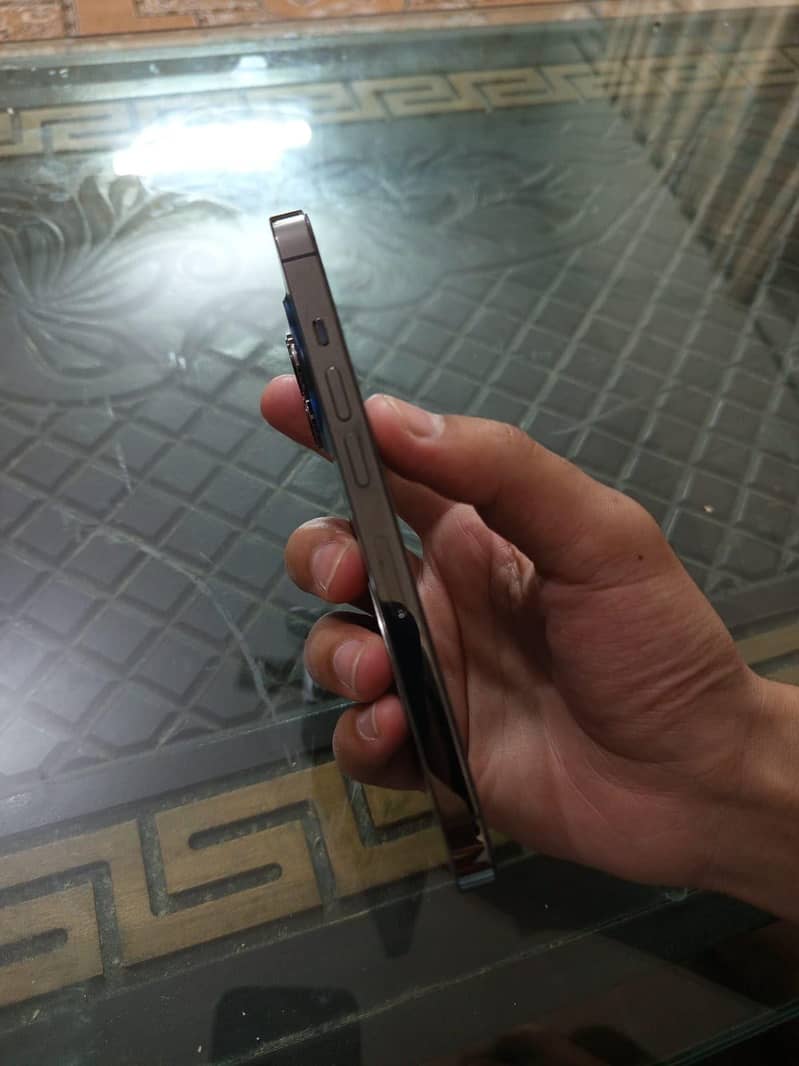 Apple iPhone 13 Pro 4