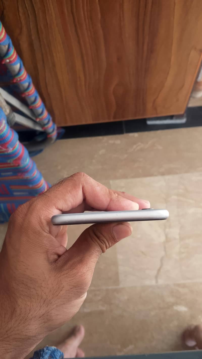 Apple iPhone 6 Plus 4
