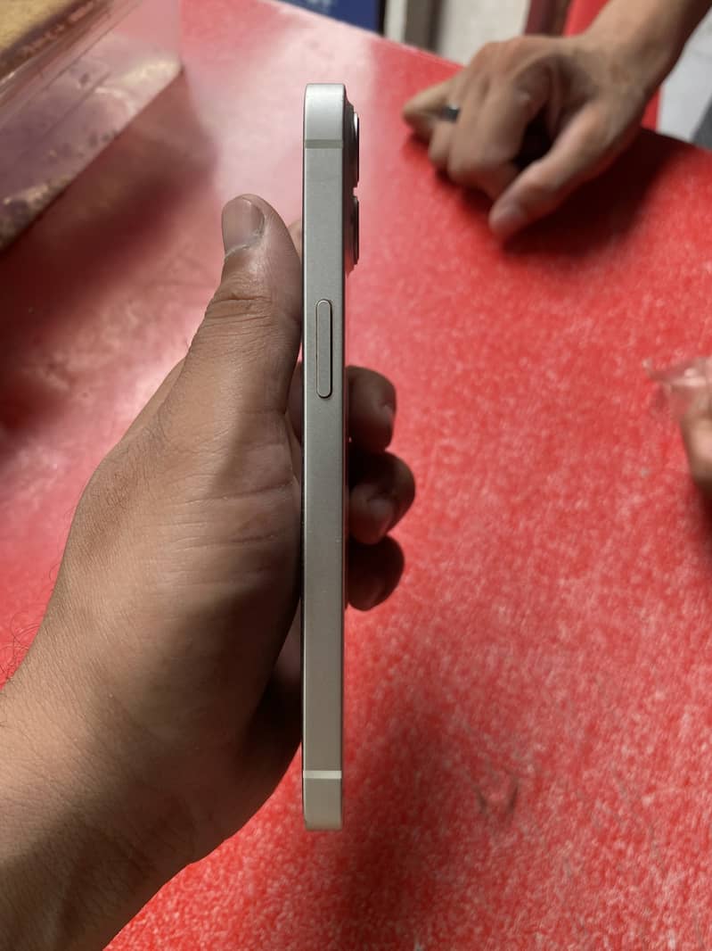 Apple iPhone 13 6