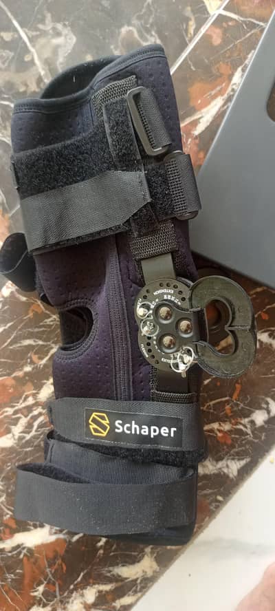 Knee brace