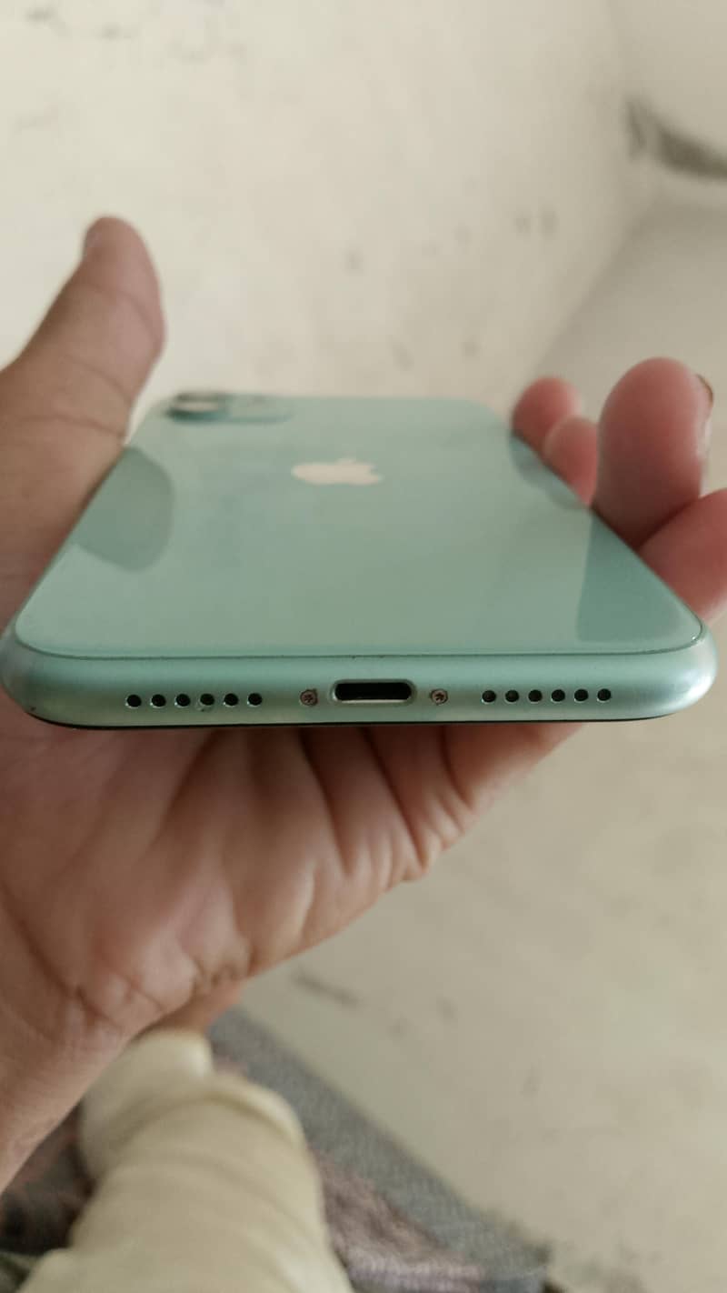 Apple iPhone 11 4