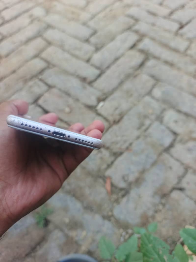 Apple iPhone 7 0