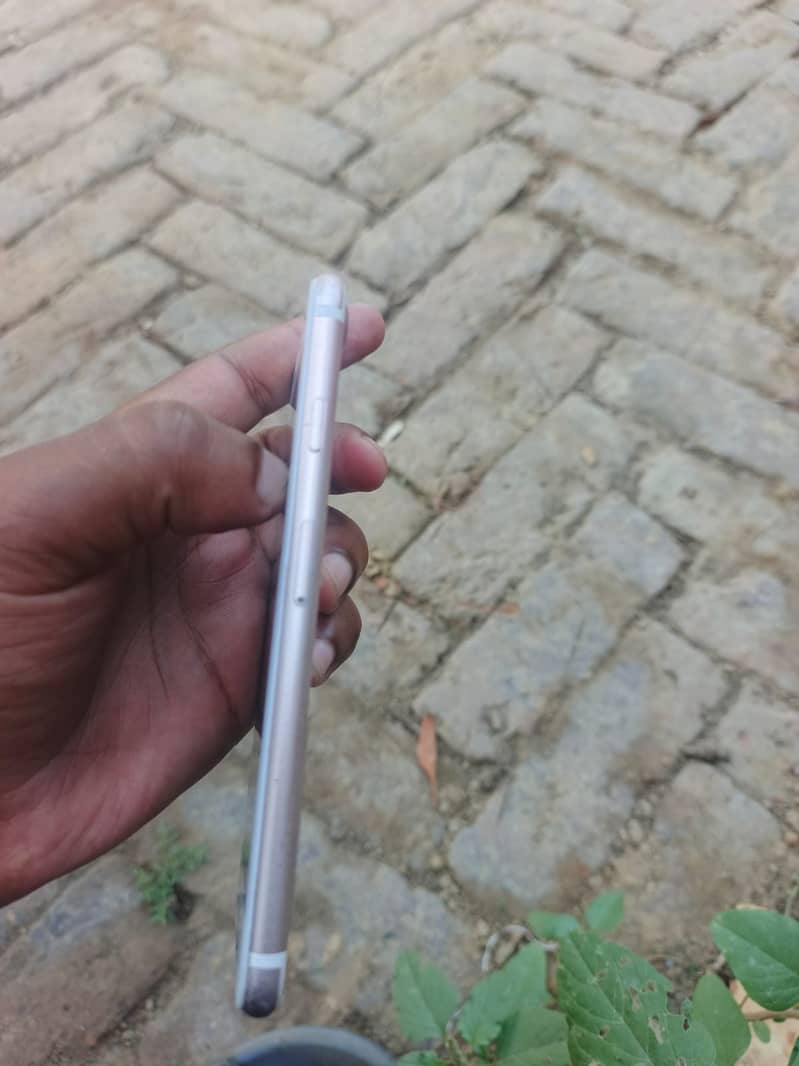 Apple iPhone 7 1