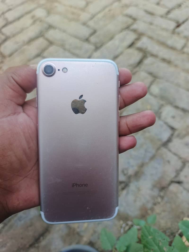 Apple iPhone 7 3