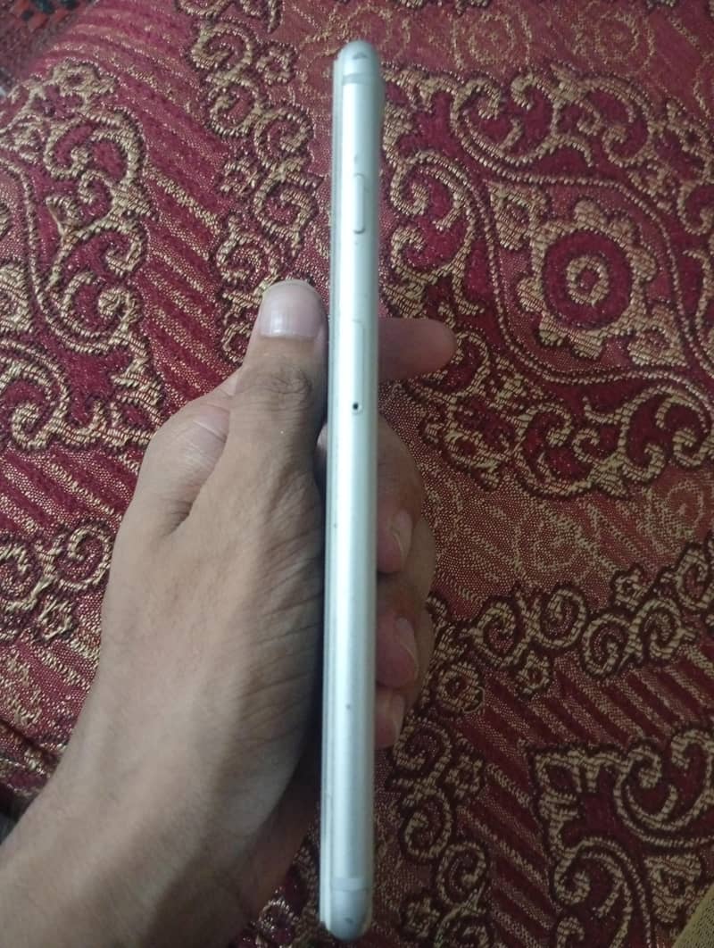 Apple iPhone 8 Plus 2