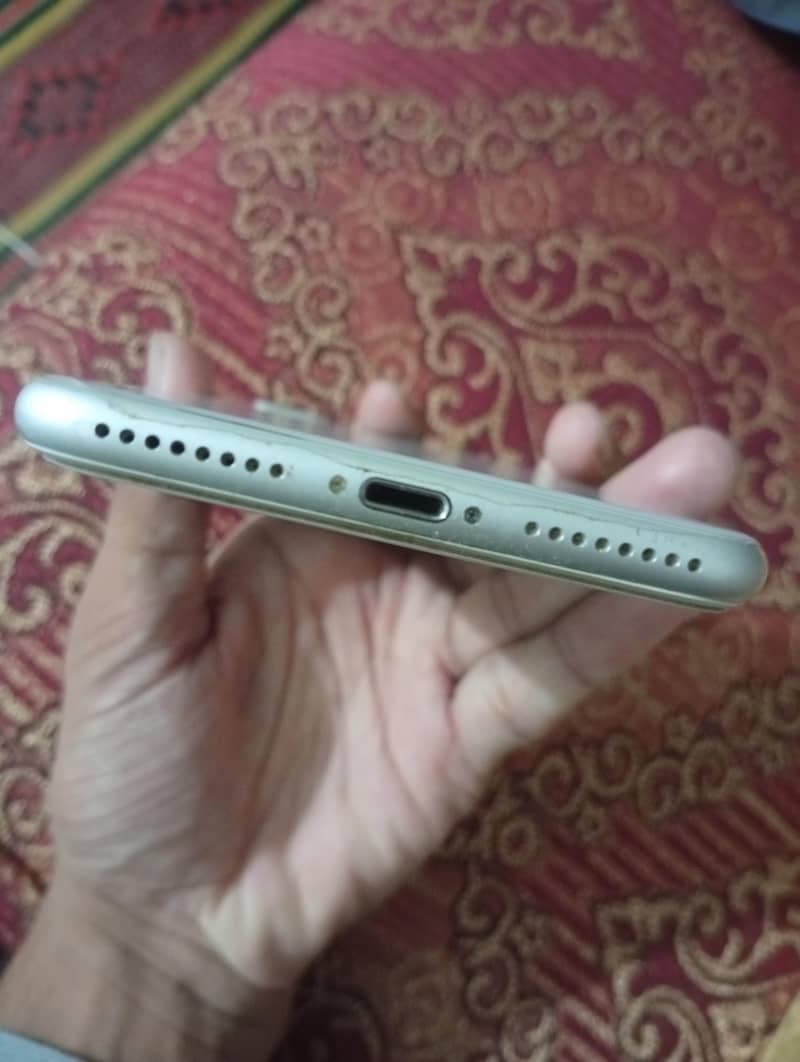 Apple iPhone 8 Plus 4