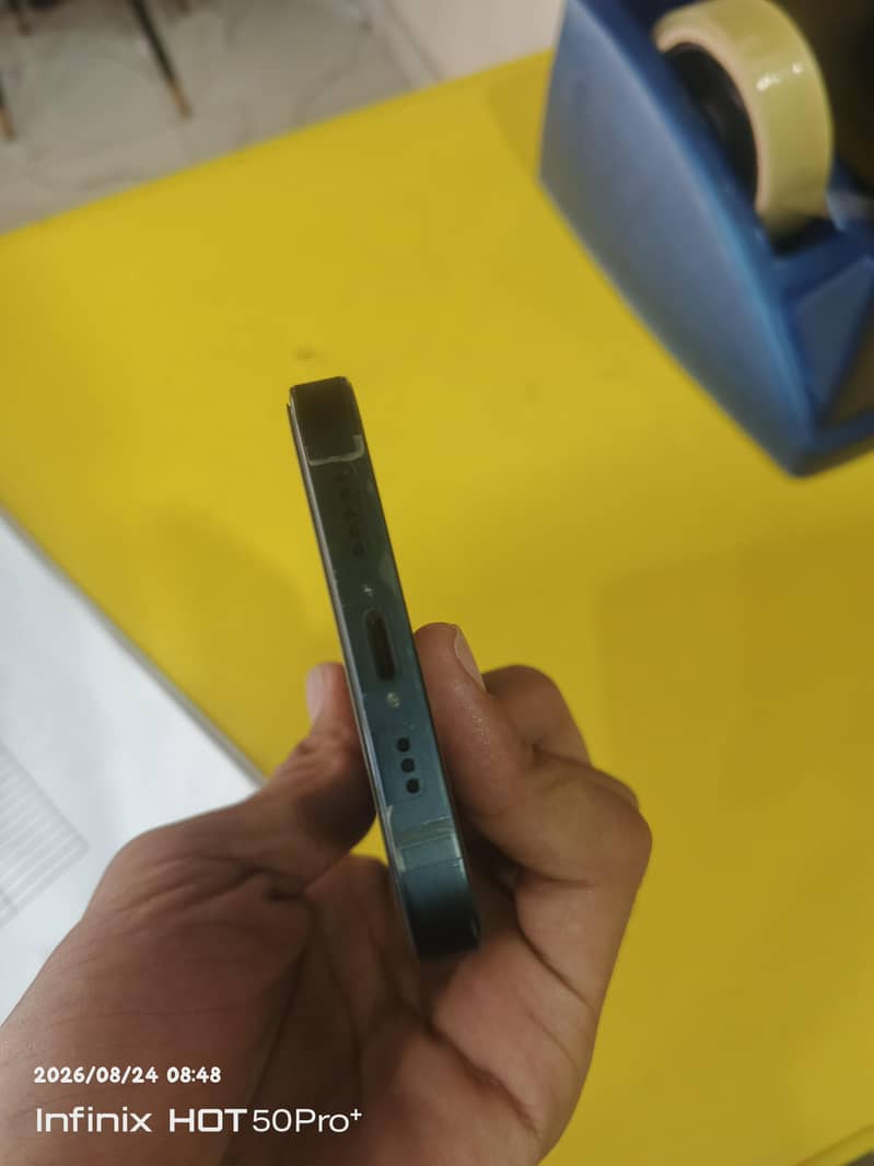 Apple iPhone 13 5